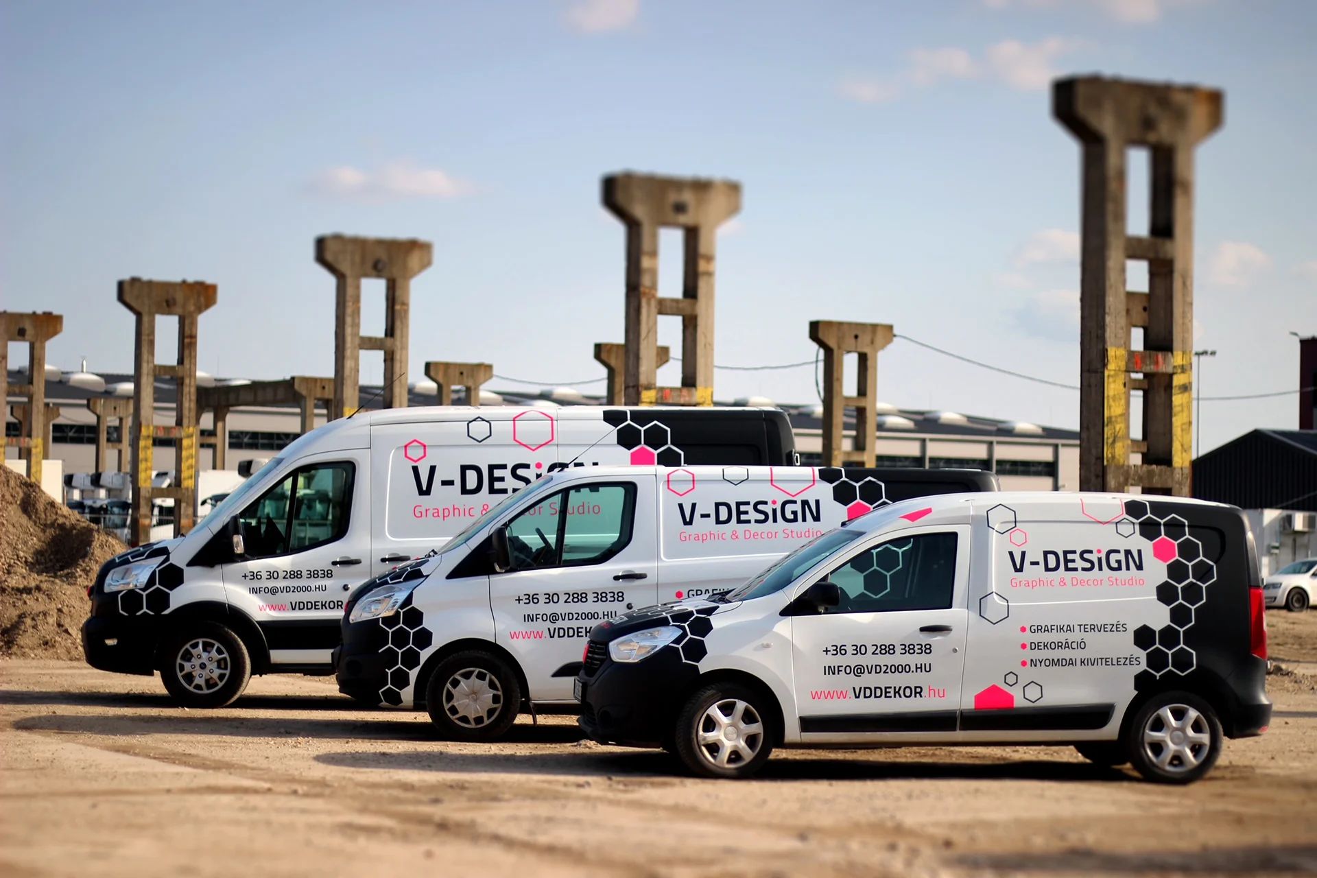 céges flotta dekor_3D fólia uv lamináló_egyedi tervezésü_részleges csomagolás_vágott dekoráció több szinböl_vddekor