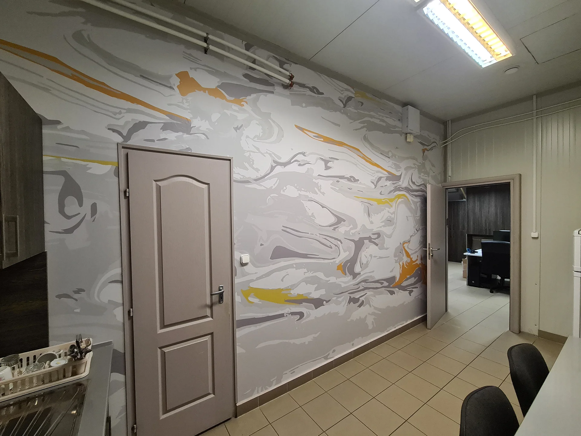 beltéri_egyedi tervezésű nyomtatott laminált mosható falmatrica iroda konyha falára