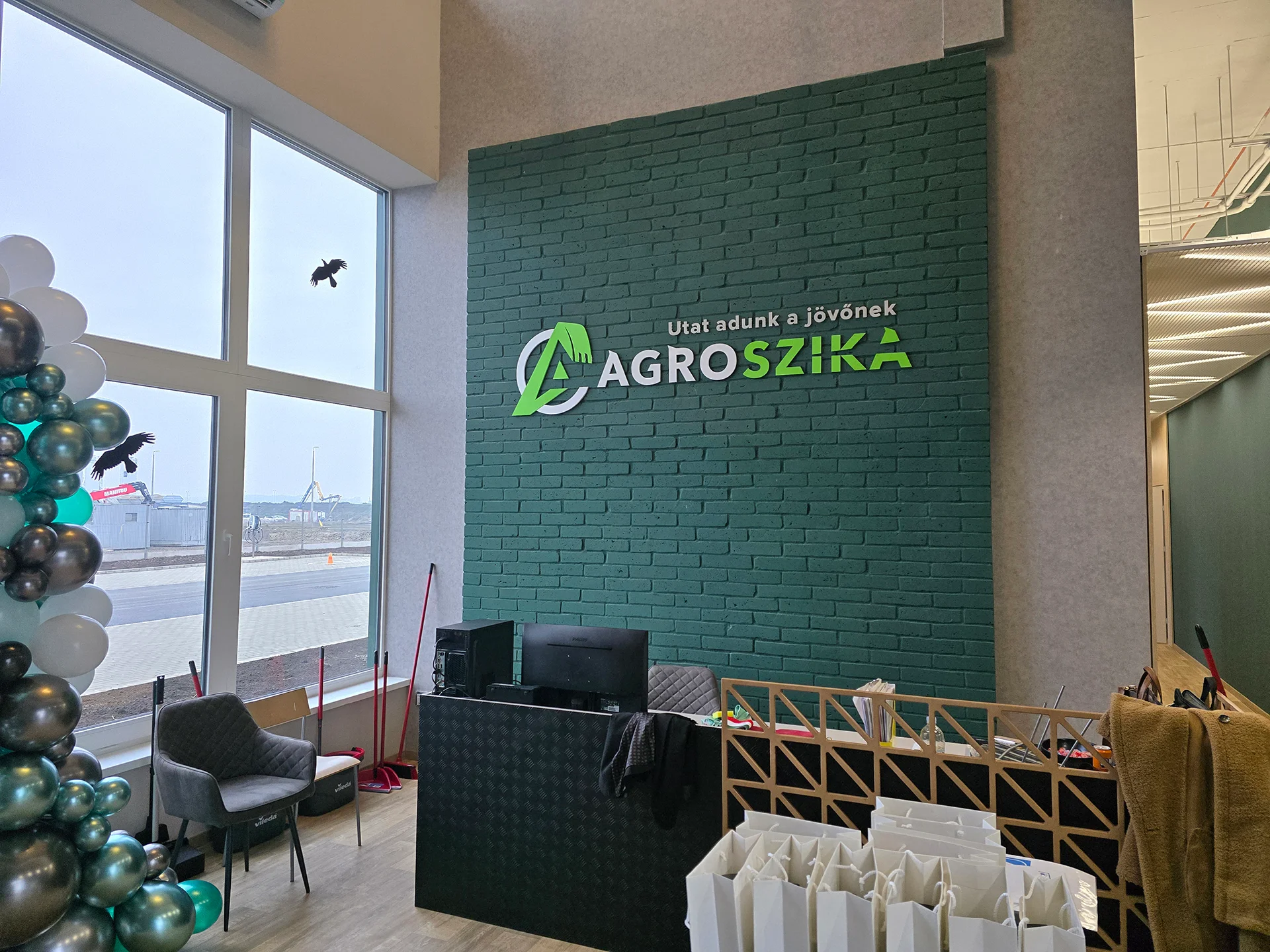 beltéri_plasztikus fal felirat