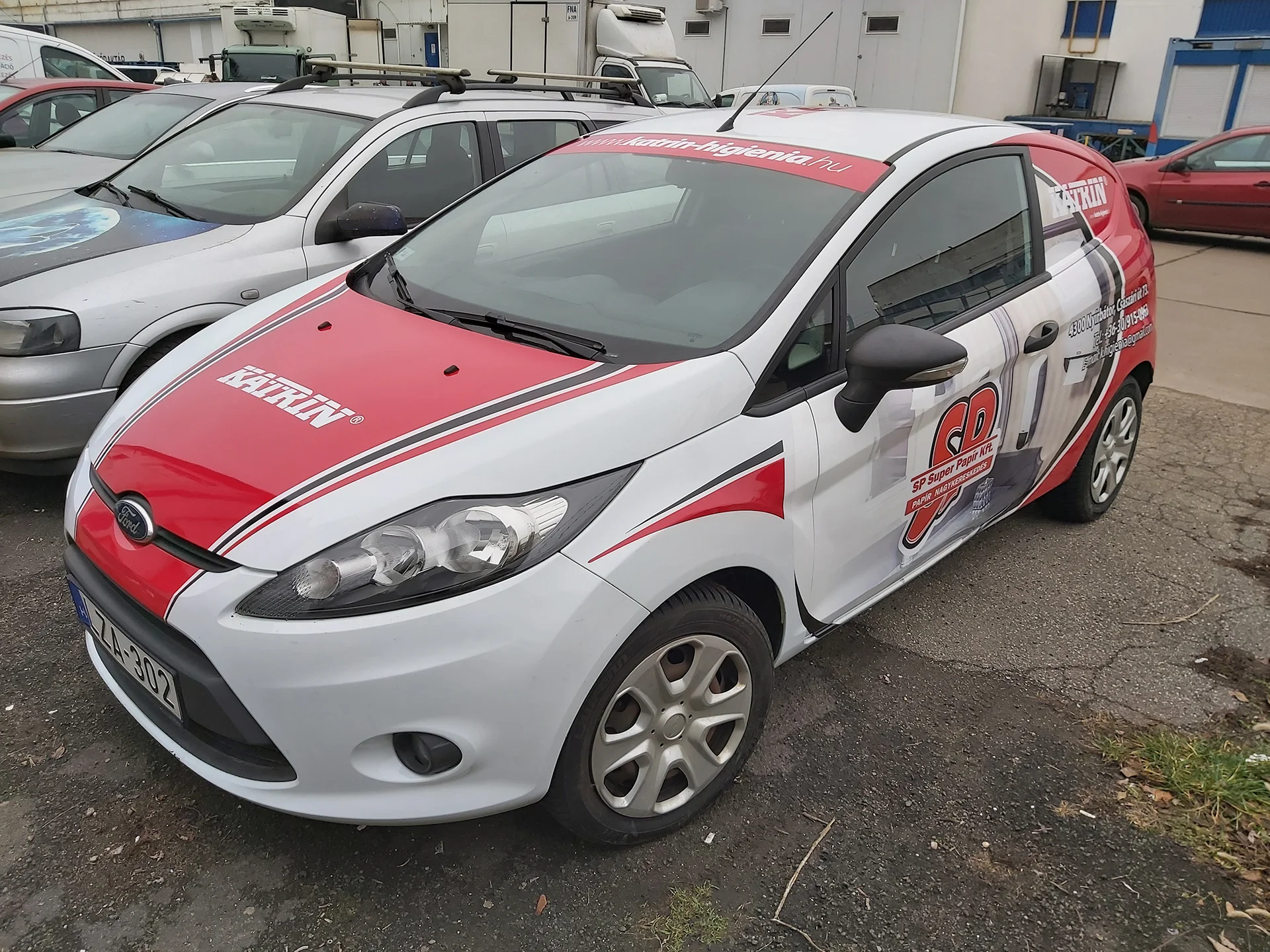 céges flotta dekor_3D fólia uv laminálóval_részleges csomagolás_vágott dekorációval_katrin spsuperpapir